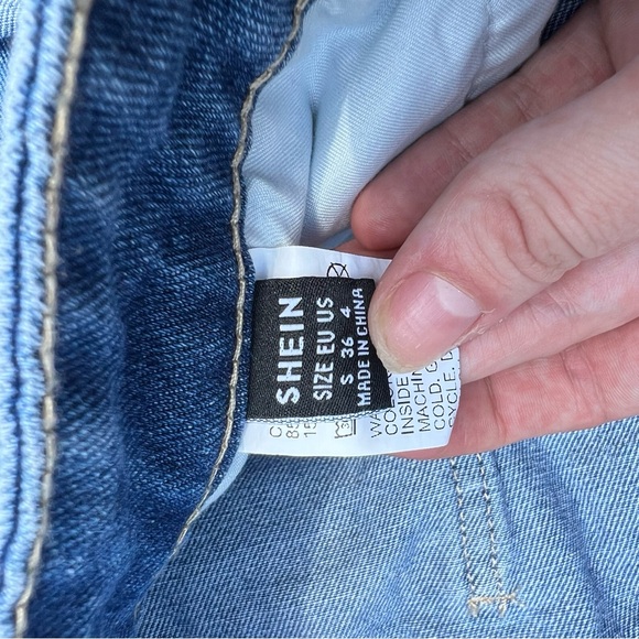 Shein | Raw Hem Ripped Chain Detail Denim Skort | Size 4 - Picture 8 of 8